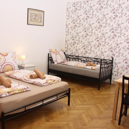 Central Prague Wenceslas Square Apartments Eksteriør bilde